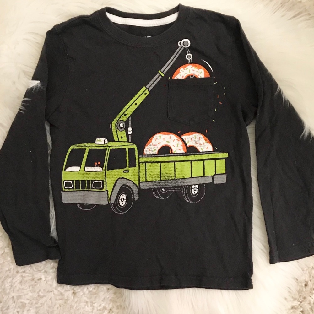 🍩 Jumping Beans donut truck shirt dip in pocket!